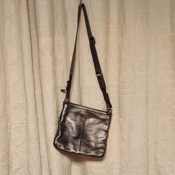 ✨ Fossil Metallic Leather Crossbody Bag Silver Multi-Zip Y2K 🖤 - Picture 3 of 10